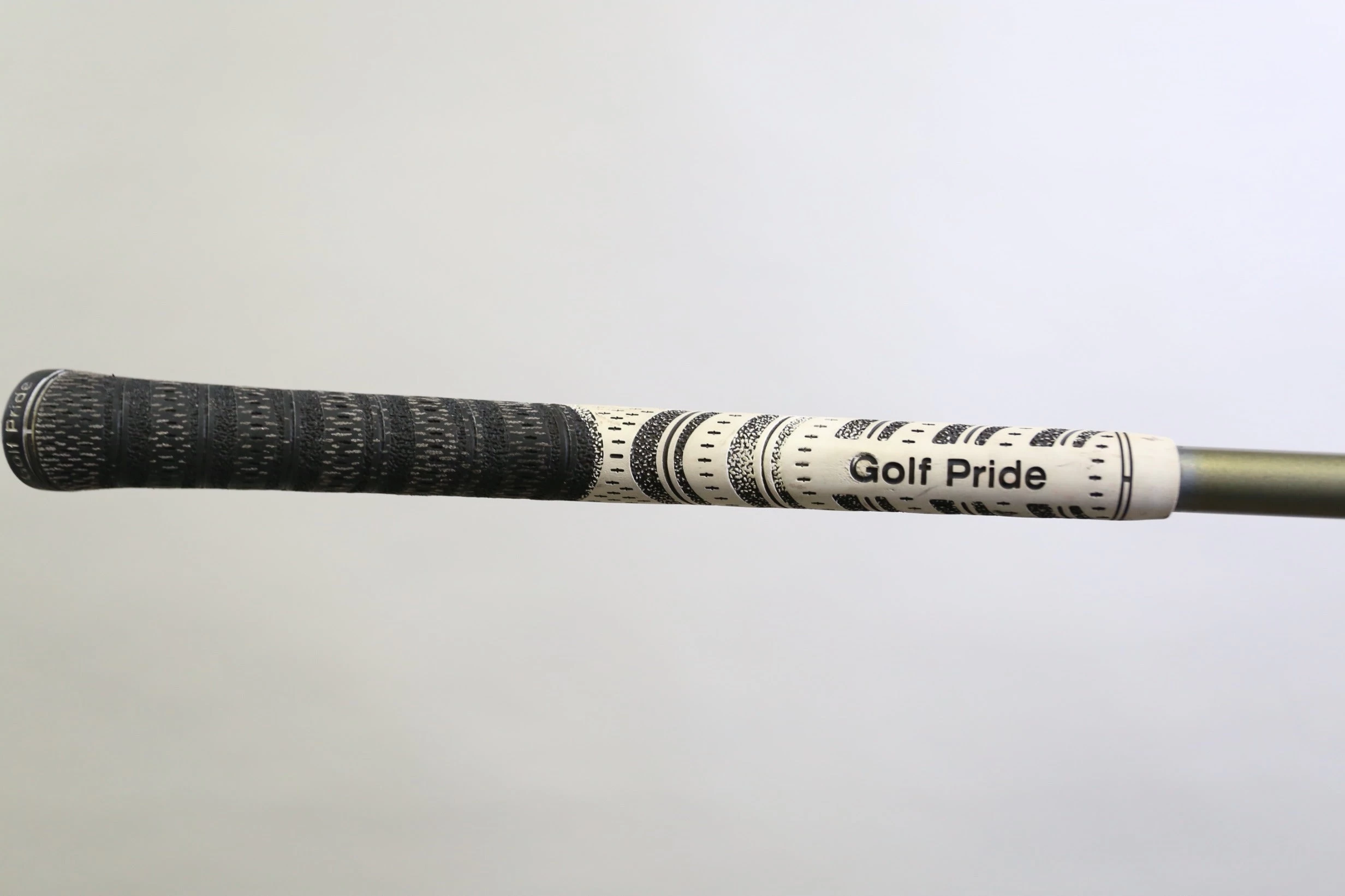 Titleist 907 D2 Driver - Right-Handed - 7.5 Degrees - Stiff Flex - Image 9