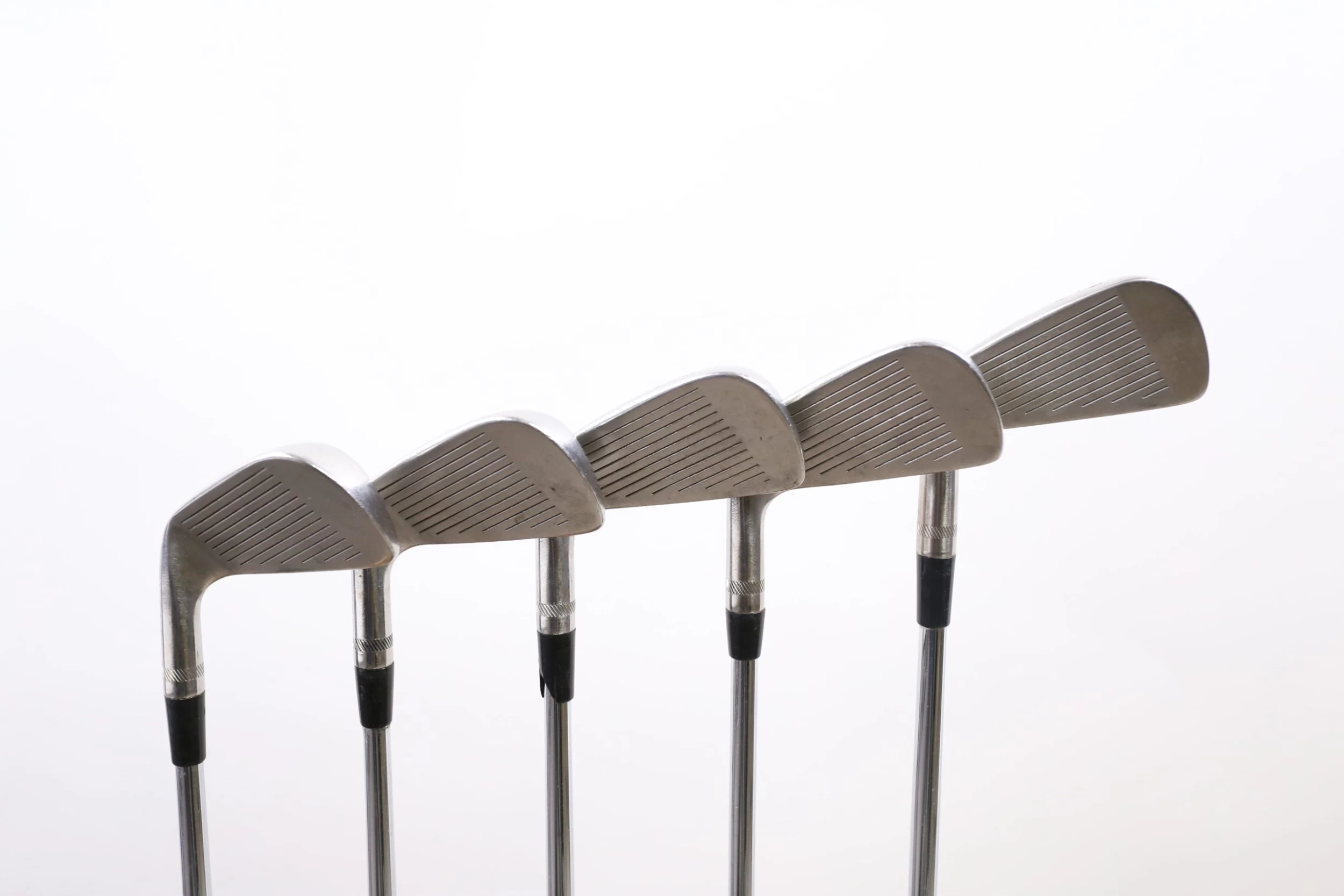 Titleist DCI 990 3-7 Iron Set RH True Temper Dynamic Gold Steel Shaft Stiff Flex - Image 2