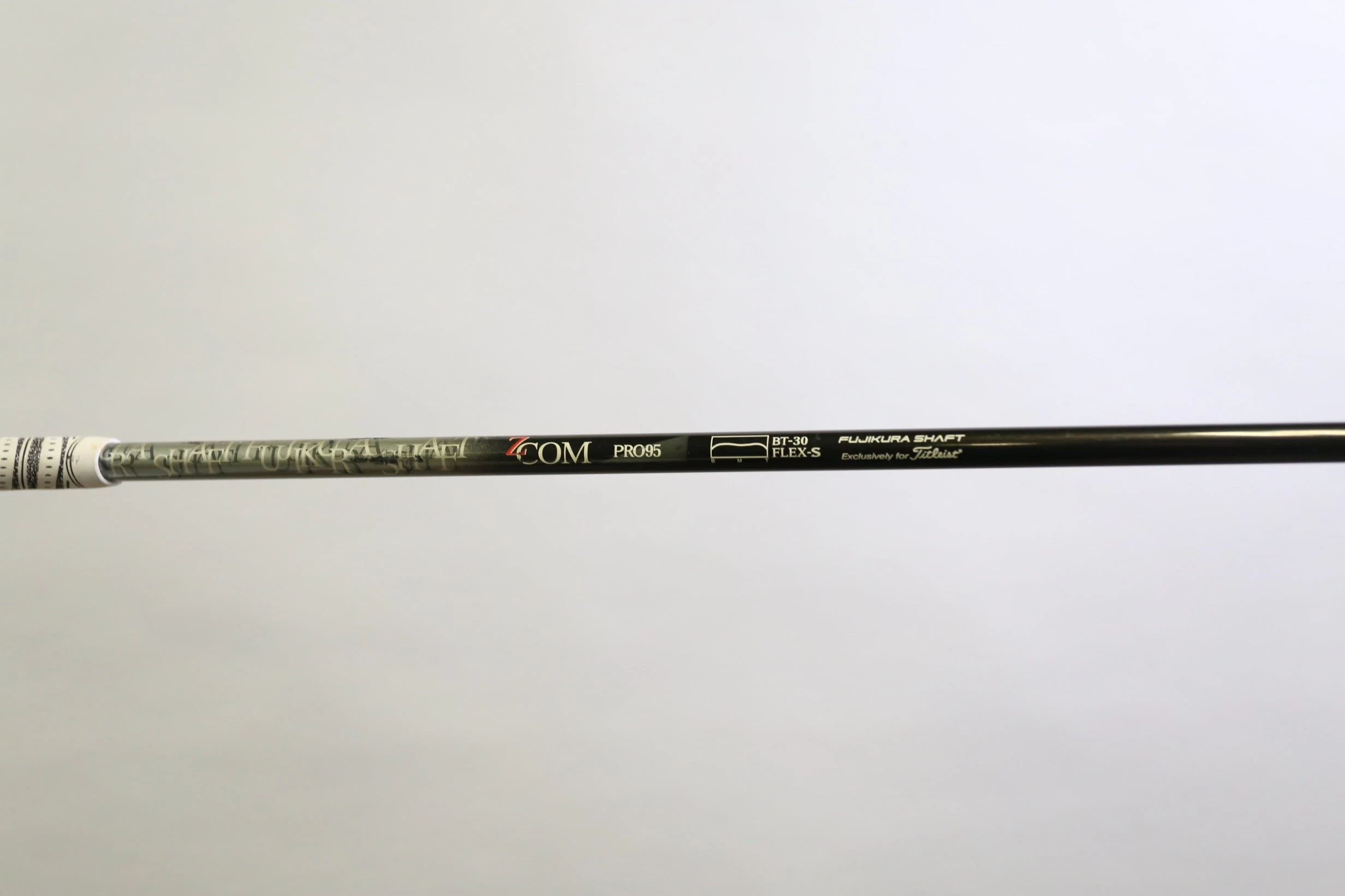 Titleist 907 D2 Driver - Right-Handed - 7.5 Degrees - Stiff Flex - Image 8